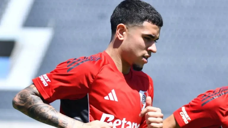 Kendry Páez River Plate